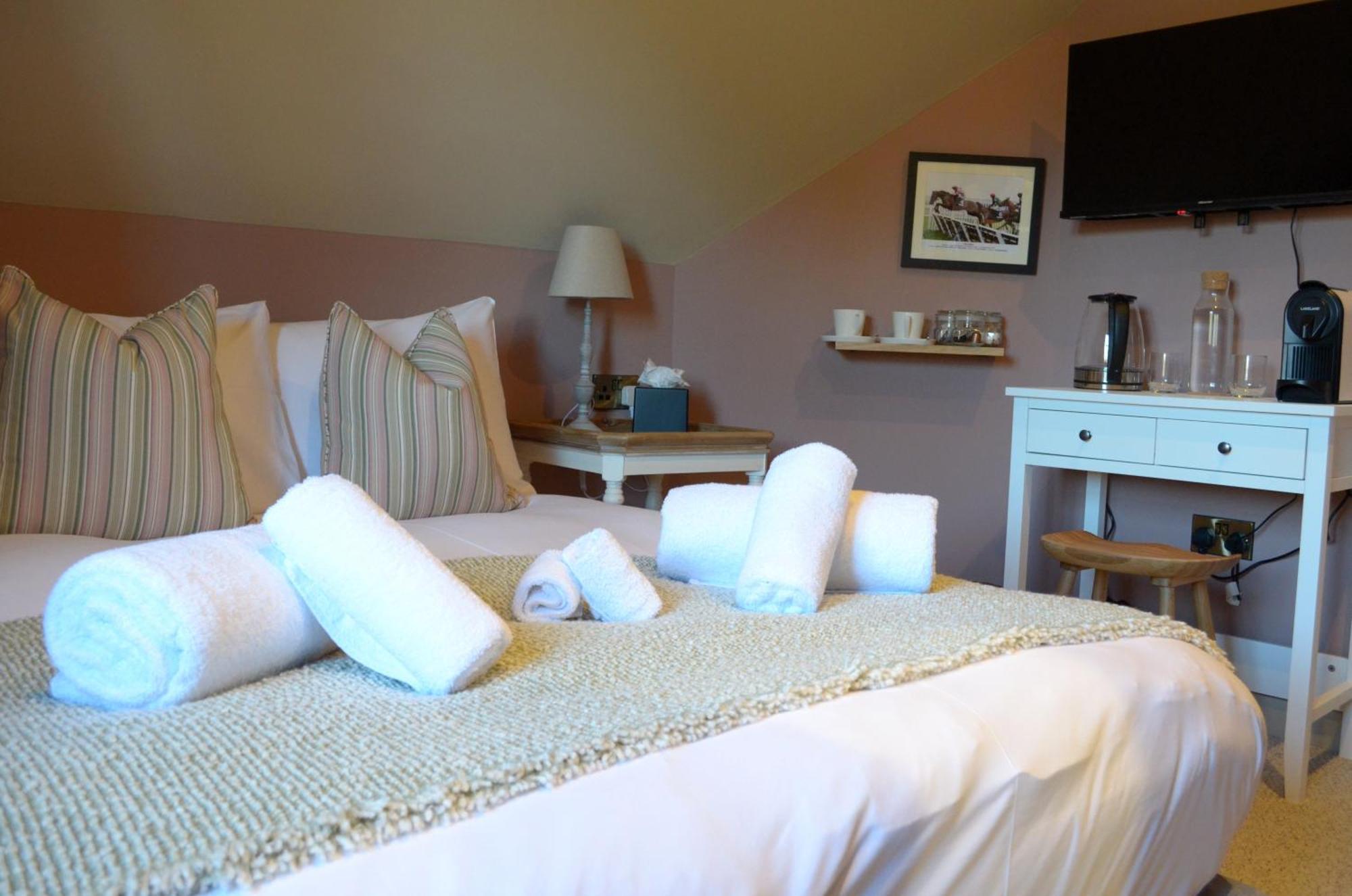 HOTEL HOLLOW BOTTOM - B&B | ⋆⋆⋆⋆ | GUITING POWER, UNITED KINGDOM ...