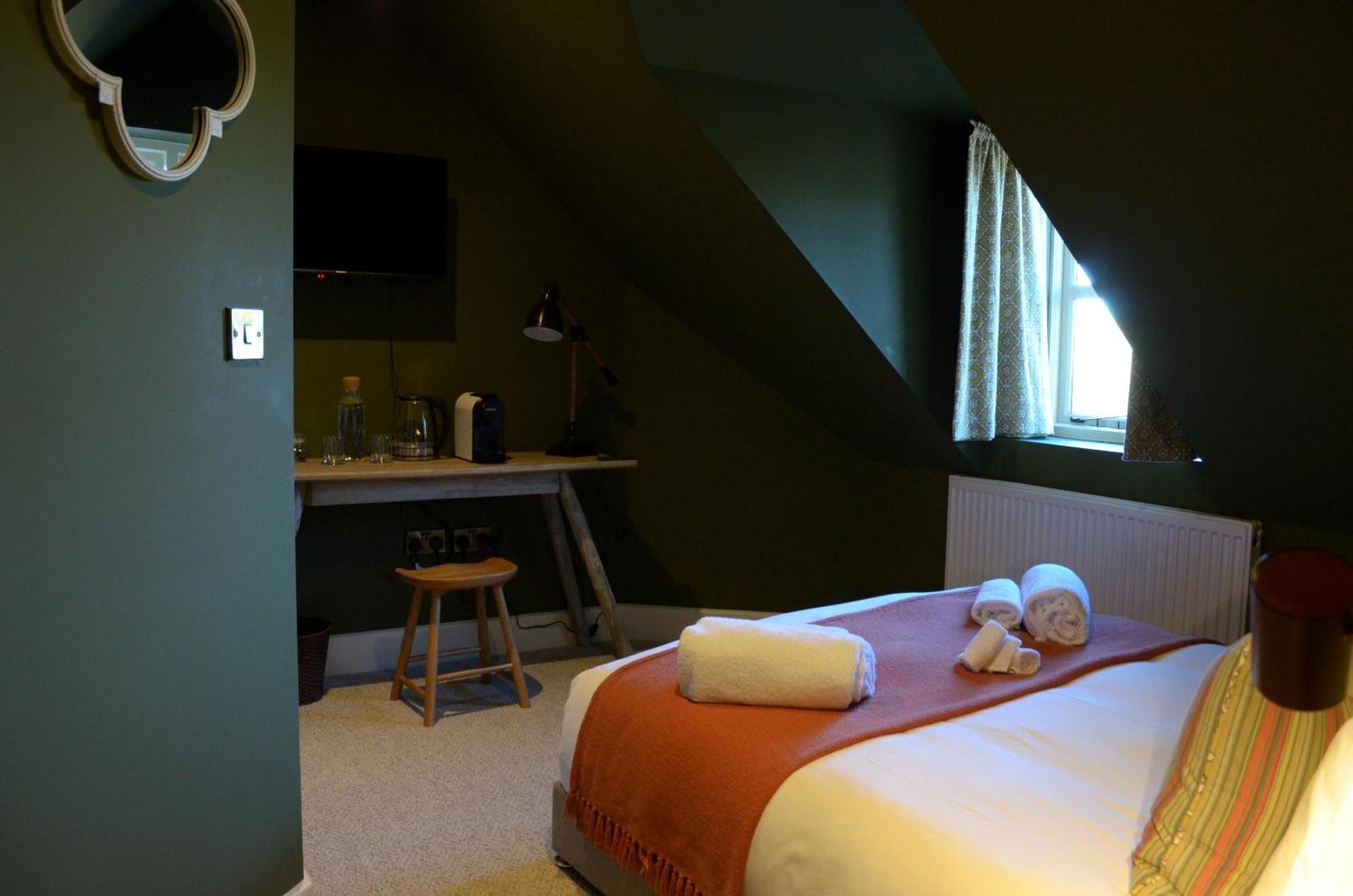 HOTEL HOLLOW BOTTOM - B&B | ⋆⋆⋆⋆ | GUITING POWER, UNITED KINGDOM ...